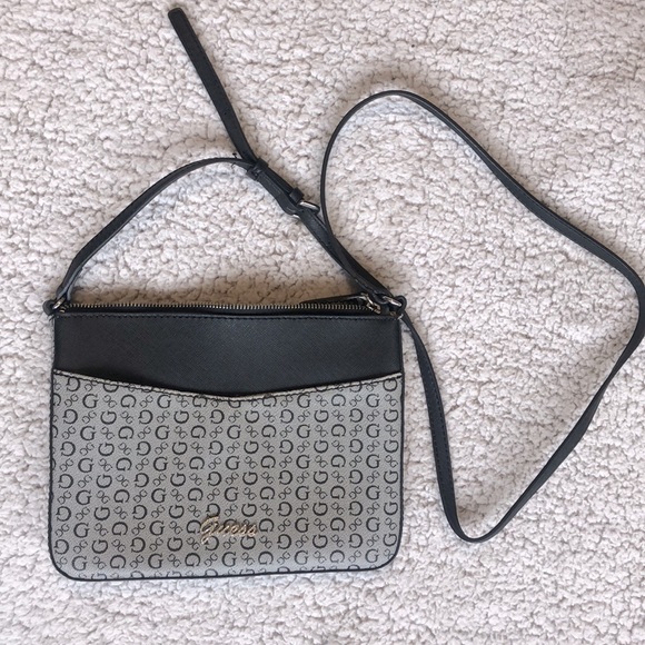 Guess crossbody purse, NWOT - Picture 2 of 9